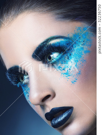 Blue makeup Blue makeup 32236750
