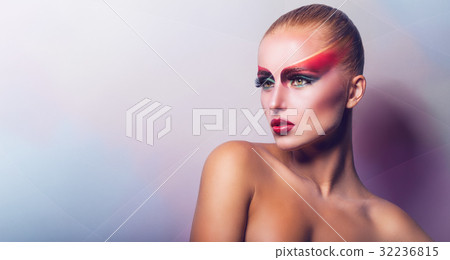 Fashion make-up Fashion make-up 32236815