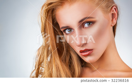 Beautiful girl Beautiful girl 32236816