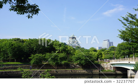 Osaka Castle  32237707