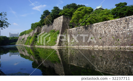 Osaka Castle  32237711