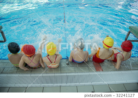 Instructor and group of children doing exercises 32241127