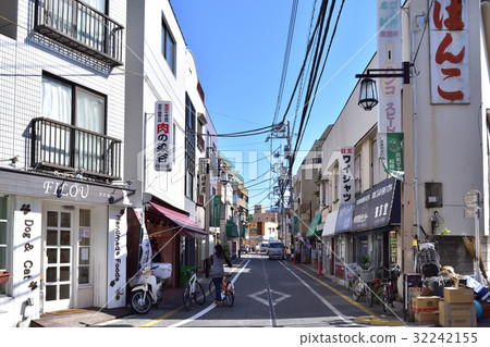 Shopping center in front of Setagaya / Matsuya Shrine 32242155