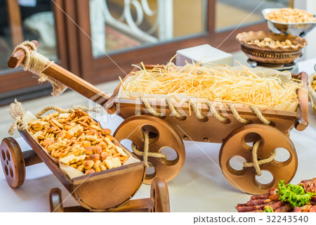 Snack in decorative cart Snack in decorative cart 32243540