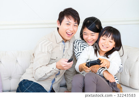 家庭舞蹈家庭玩遊戲我的家 32243583