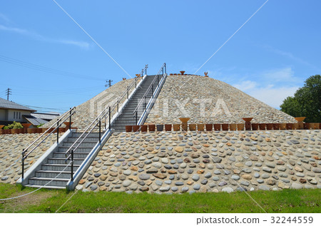 Shishigai Kofun Group Shizumi Otsuka Kofun (Nagoya City) Shishigai Kofun Group Shizumi Otsuka Kofun (Nagoya City) 32244559