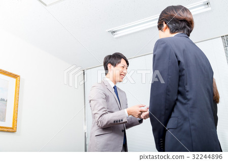 Business Card Exchange Male Employee Female Employee Business Image Customer visit 32244896