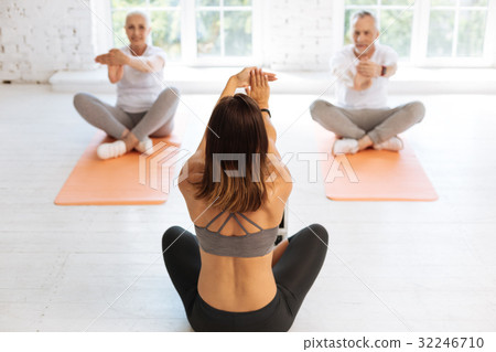 Strong sportswoman showing new poses to her Strong sportswoman showing new poses to her 32246710