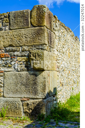 Wall made of stone or brick  32247014