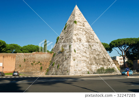 The ancient Pyramid of Cestius in Rome, Italy The ancient Pyramid of Cestius in Rome, Italy 32247285