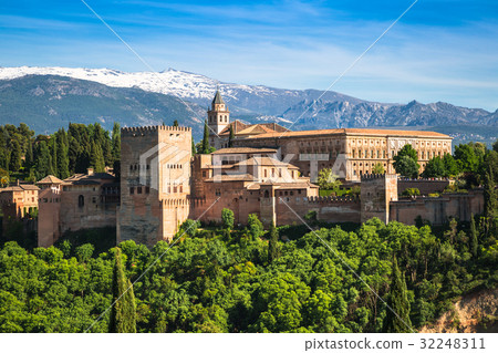 View of the famous Alhambra, Granada, Spain. 32248311