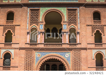 Madrid. Famous bullfighting arena in Madrid.  32248421