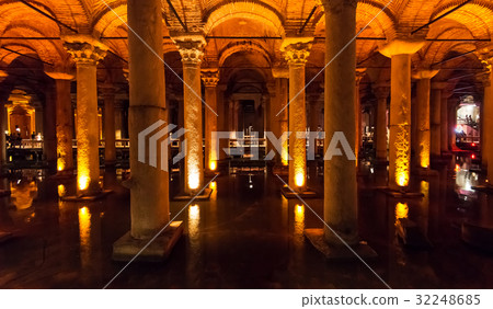 Basilica Cistern in Istanbul, Turkey  32248685