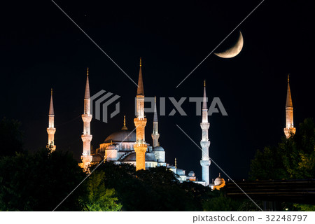 View of the Blue Mosque at night 32248797