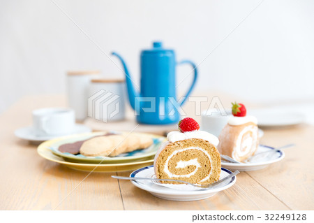 Afternoon tea  32249128