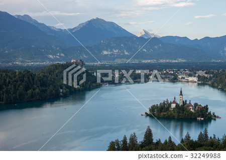 Bled lake with beautiful island Bled lake with beautiful island 32249988