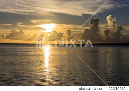 在聖吉海灘的日落 32250281