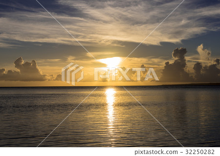 在聖吉海灘的日落 32250282