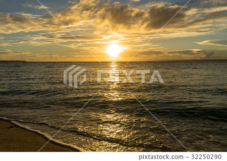 在聖吉海灘的日落 32250290