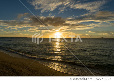 在聖吉海灘的日落 32250292