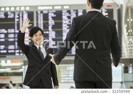 歡迎商務人士的商人 32250599