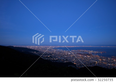 “日本的三大夜景”馬來山，從Kikuzaidai /兵庫縣神戶市/ Rokkoama精緻景觀的夜景 32250735