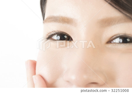 Beauty smiling face staring 32251008