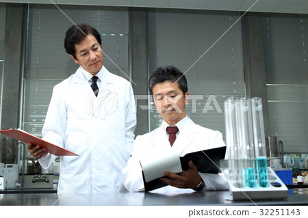 researcher  32251143