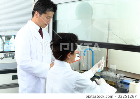 研究員的草案室 研究員的草案室 32251267