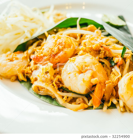Pad thai noodles 32254900
