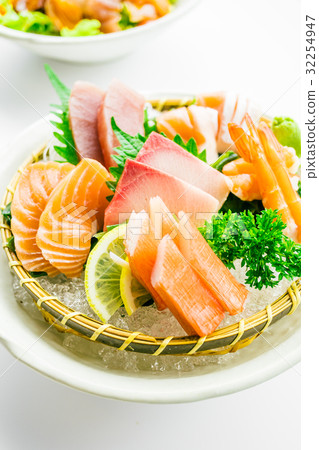 Mixed sashimi set 32254947