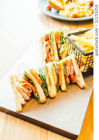 Sandwich chicken 32255058