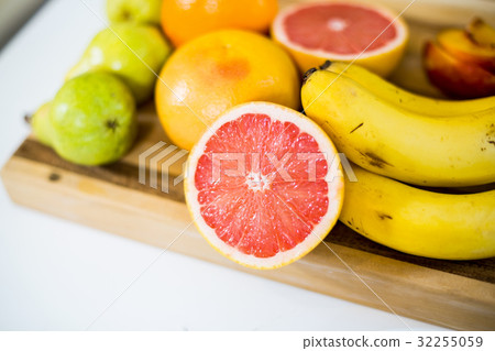 Close-up of fruits on chopping board 32255059