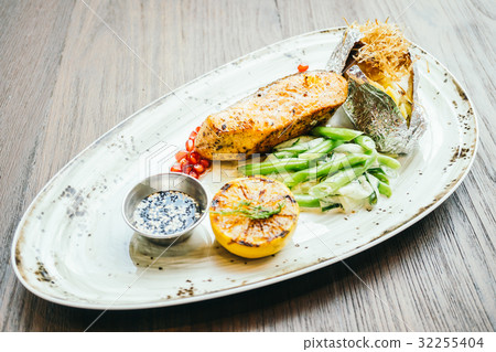 Salmon steak Salmon steak 32255404