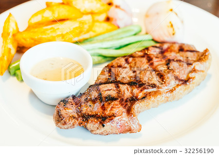 Beef steak 32256190