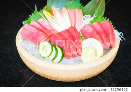 Tuna sashismi Tuna sashismi 32256192