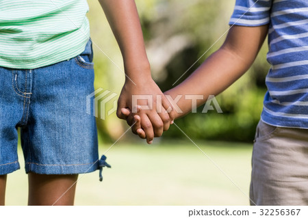 focus on hands 32256367