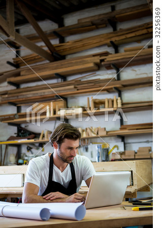 Carpenter is using his tablet 32256369