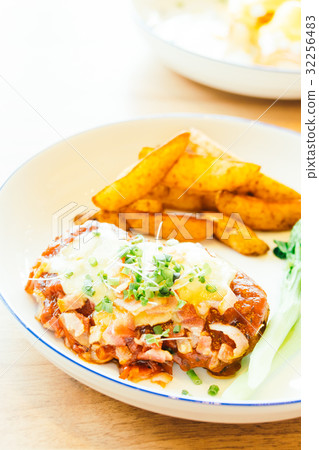 Chicken steak 32256483