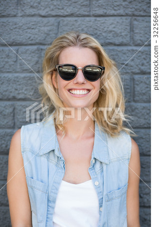 Portrait of young woman in sunglasses Portrait of young woman in sunglasses 32256648
