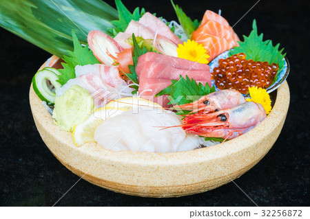 Mixed sashimi 32256872