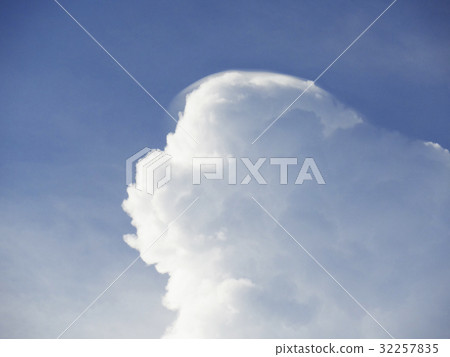 白雲和藍天 白雲和藍天 32257835