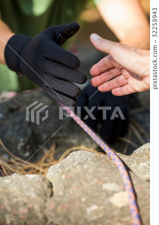 focus on hands 32258943