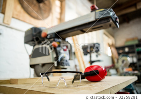 Tools and equipment used for carpentry 32259281