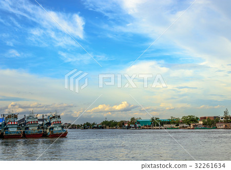 Three fishing boats moored at the Maeklong river 32261634