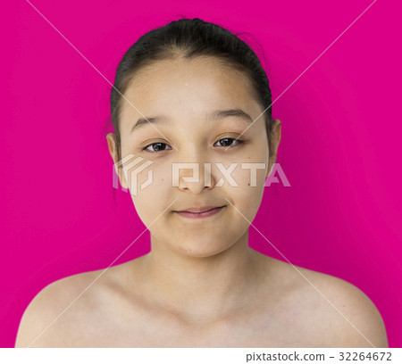 Little girl smiling bare chest studio portrait Little girl smiling bare chest studio portrait 32264672