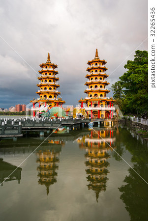 Taiwan Taiwan Kaohsiung Zuoying Lotus Pond Lake Asia Taiwan Kaohsiung Lake 32265436