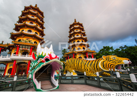 台灣高雄左營蓮池潭Asia Taiwan Kaohsiung Lake 台灣高雄左營蓮池潭Asia Taiwan Kaohsiung Lake 32265442