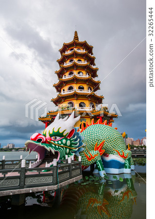 台灣高雄左營蓮池潭Asia Taiwan Kaohsiung Lake 台灣高雄左營蓮池潭Asia Taiwan Kaohsiung Lake 32265444