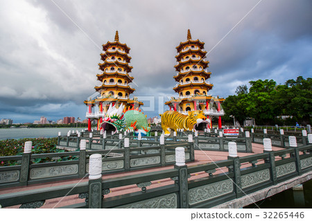 台灣高雄左營蓮池潭Asia Taiwan Kaohsiung Lake 台灣高雄左營蓮池潭Asia Taiwan Kaohsiung Lake 32265446